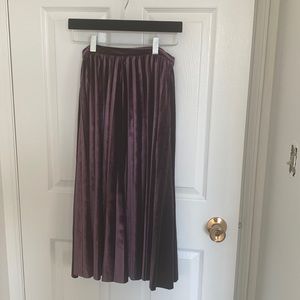 Purple velvet pleated midi skirt